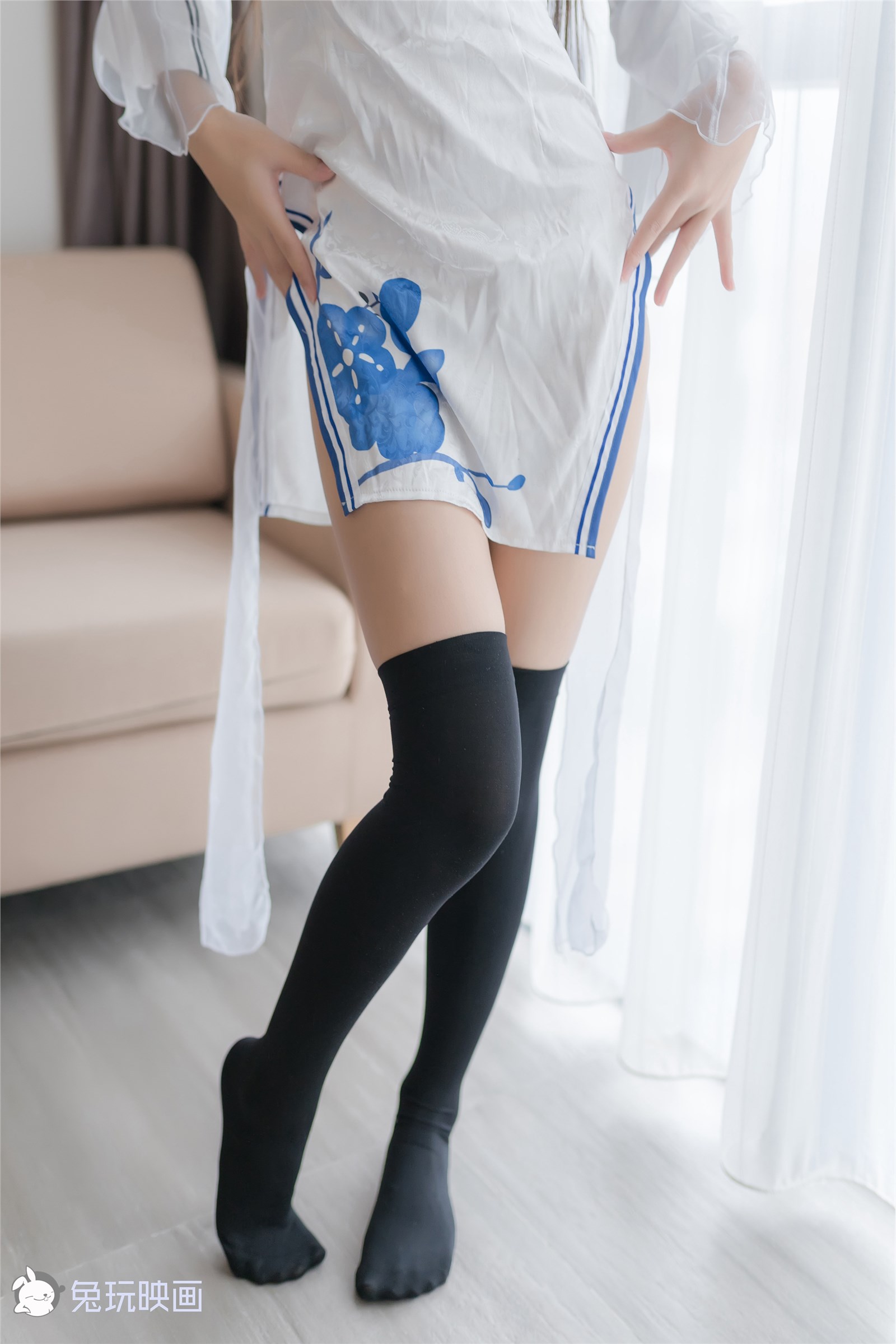 Rabbit Play Reflection VOL.046 White Qipao(2)